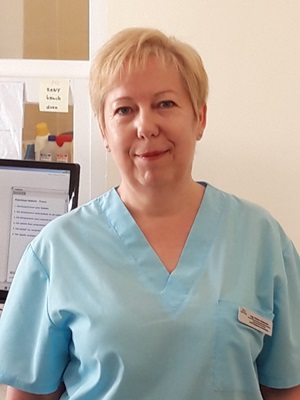 Na zdjęciu Kierownik Pracowni Mikrobiologii mgr Halina Artemiuk